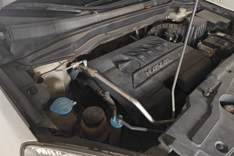 Used Haval H6 2014 Upgraded Model 1.5T Manual Two-Wheel Drive Elite Version Engine Bay Right