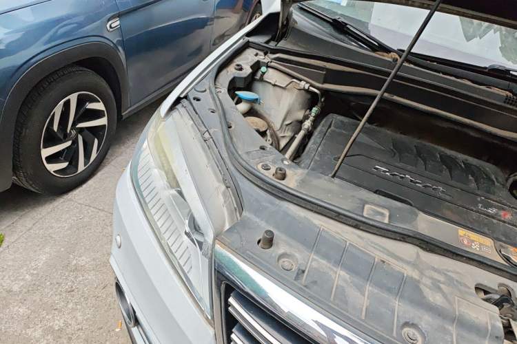 Used Haval H6 2014 Sport Version 1.5T Manual Two-Wheel Drive Elite Edition Engine Bay Right