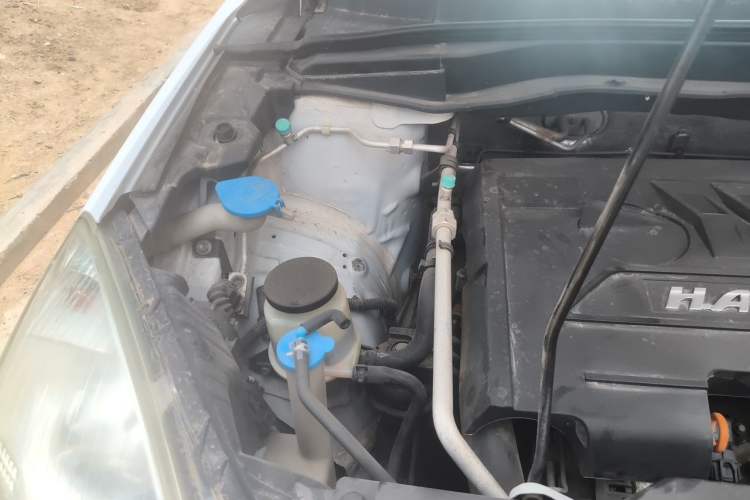 Used Haval H6 2014 Upgraded Model 1.5T Manual Two-Wheel Drive Elite Version Engine Bay Right