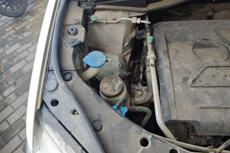 Used Haval H6 2014 Sport Version 1.5T Manual Two-Wheel Drive Elite Edition Engine Bay Right