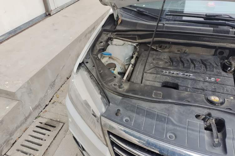 Used Haval H6 2014 Sport Version 1.5T Manual Two-Wheel Drive Elite Edition Engine Bay Right