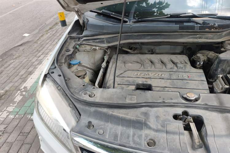 Used Haval H6 2014 Sport Version 1.5T Manual Two-Wheel Drive Elite Edition Engine Bay Right