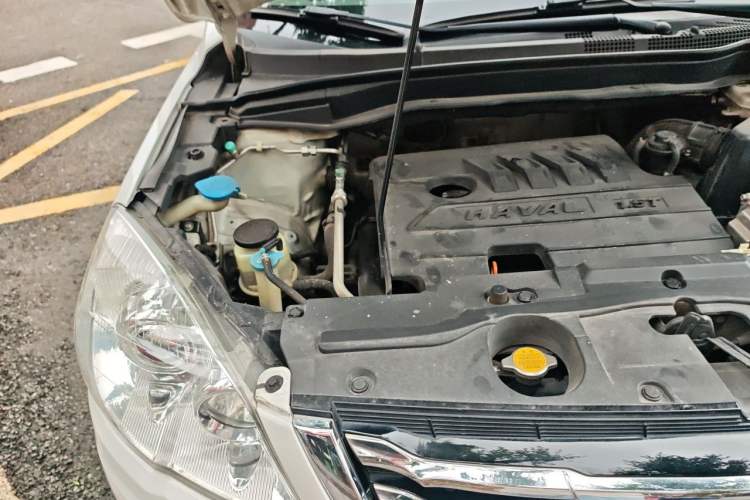Used Haval H6 2014 Upgraded Model 1.5T Manual Two-Wheel Drive Elite Version Engine Bay Right