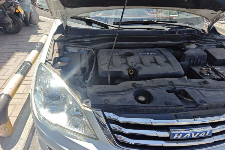 Used Haval H6 2014 Upgraded Model 2.0T Diesel Manual Two-Wheel Drive Elite Version Engine Bay Right