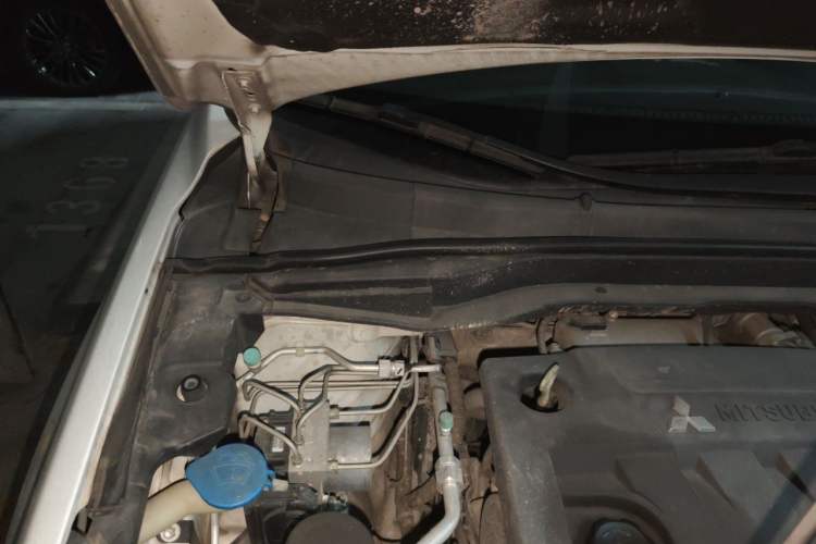 Used Haval H6 2014 Sports Edition 2.4L Automatic Prestige Model Engine Bay Right