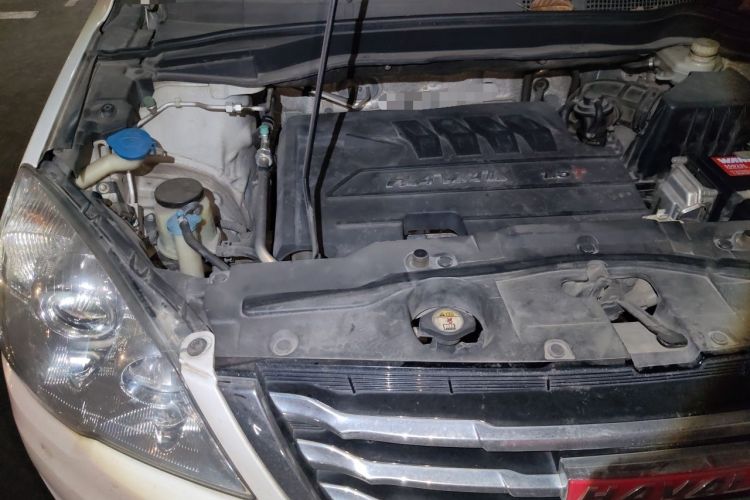 Used Haval H6 2014 Upgraded Model 1.5T Manual Two-Wheel Drive Elite Version Engine Bay Right