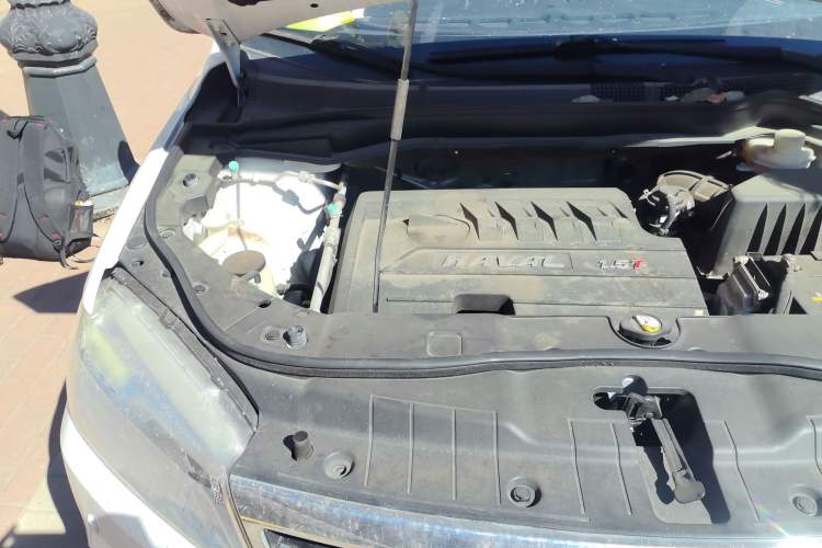 Used Haval H6 2014 Sport Version 1.5T Manual Two-Wheel Drive Elite Edition Engine Bay Right
