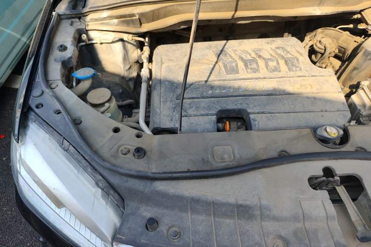 Used Haval H6 2014 Sport Version 1.5T Manual Two-Wheel Drive Elite Edition Engine Bay Right