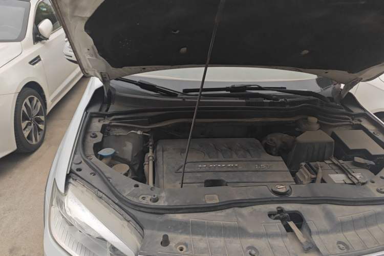 Used Haval H6 2014 Sport Version 1.5T Manual Two-Wheel Drive Elite Edition Engine Bay Right