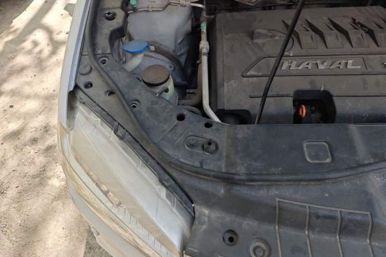 Used Haval H6 2014 Sport Edition 1.5T Manual 4x4 Elite Model Engine Bay Right