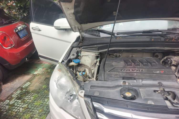 Used Haval H6 2014 Upgraded Model 1.5T Manual Two-Wheel Drive Elite Version Engine Bay Right