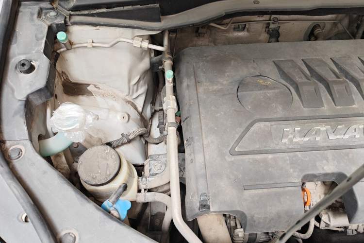 Used Haval H6 2014 Sport Edition 1.5T Manual 4x4 Elite Model Engine Bay Right