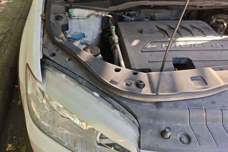 Used Haval H6 2014 Sport Version 1.5T Manual Two-Wheel Drive Elite Edition Engine Bay Right