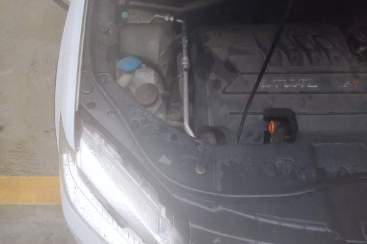 Used Haval H6 2014 Sport Version 1.5T Manual Two-Wheel Drive Elite Edition Engine Bay Right