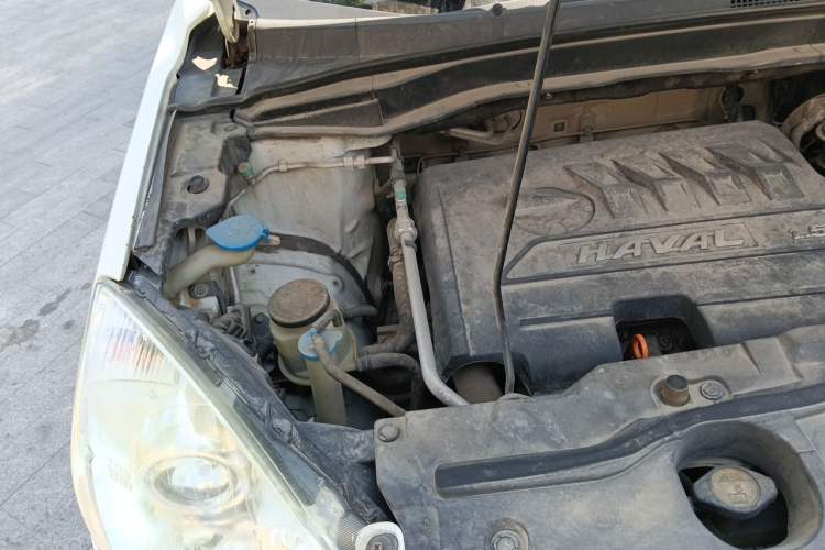 Used Haval H6 2014 Upgraded Model 1.5T Manual Two-Wheel Drive Elite Version Engine Bay Right