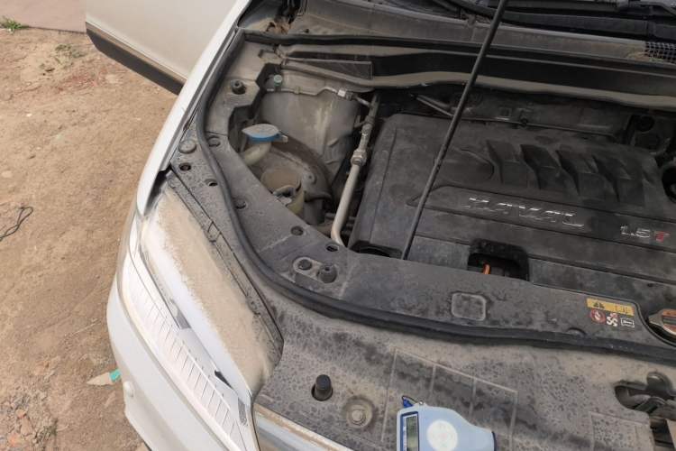 Used Haval H6 2014 Upgraded Model 1.5T Manual Two-Wheel Drive Elite Version Engine Bay Right