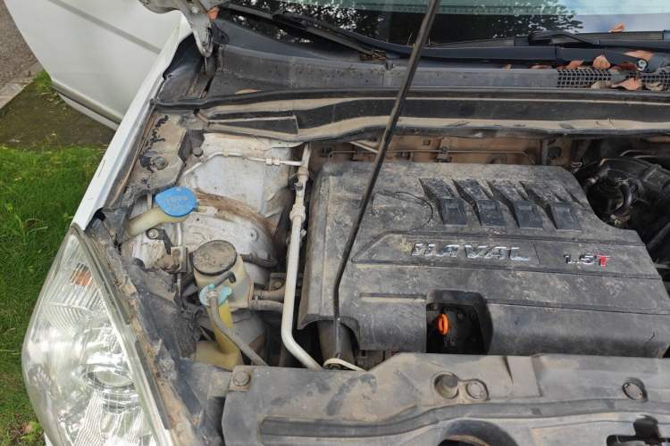 Used Haval H6 2014 Upgraded Model 1.5T Manual Two-Wheel Drive Elite Version Engine Bay Right