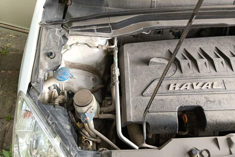 Used Haval H6 2014 Upgraded Model 1.5T Manual Two-Wheel Drive Elite Version Engine Bay Right