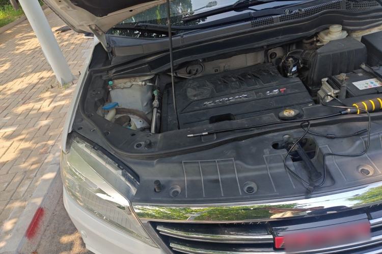 Used Haval H6 2014 Sport Version 1.5T Manual Two-Wheel Drive Elite Edition Engine Bay Right