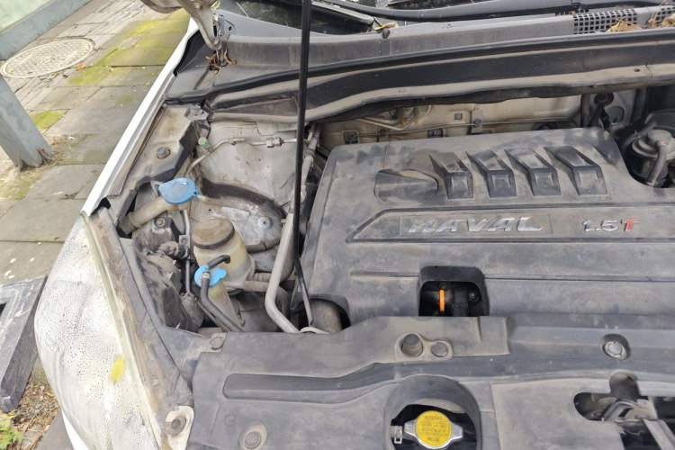 Used Haval H6 2014 Upgraded Model 1.5T Manual Two-Wheel Drive Elite Version Engine Bay Right