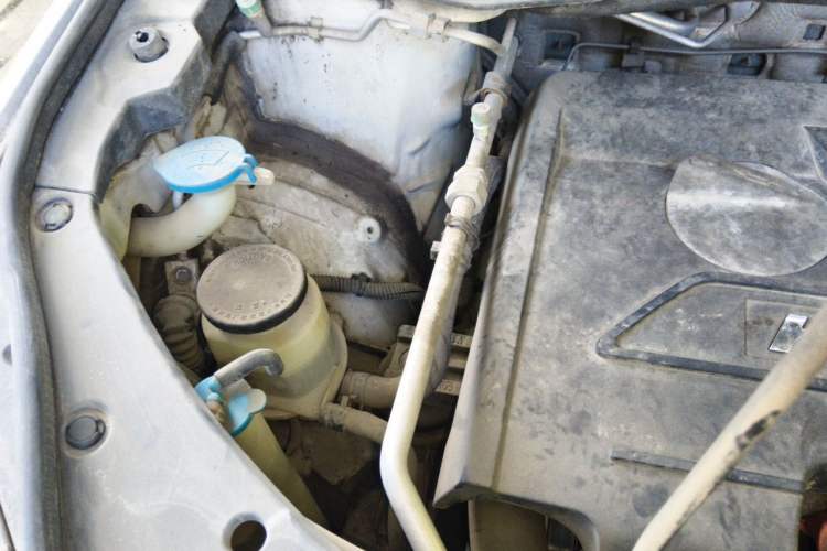 Used Haval H6 2014 Sport Version 1.5T Manual Two-Wheel Drive Elite Edition Engine Bay Right