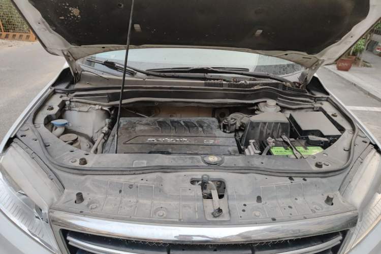 Used Haval H6 2014 Upgraded Model 1.5T Manual Two-Wheel Drive Elite Version Engine Bay