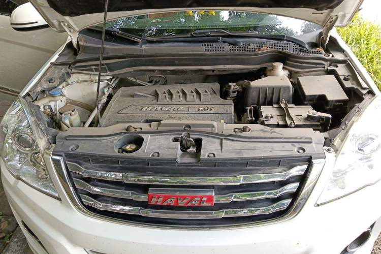 Used Haval H6 2014 Upgraded Model 1.5T Manual Two-Wheel Drive Elite Version Engine Bay