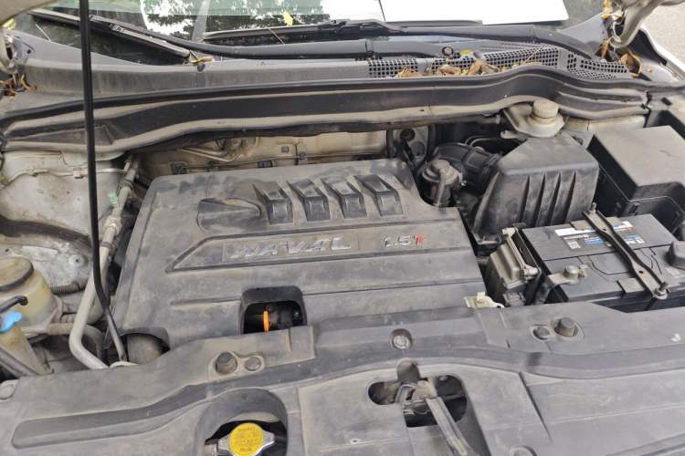 Used Haval H6 2014 Upgraded Model 1.5T Manual Two-Wheel Drive Elite Version Engine Bay