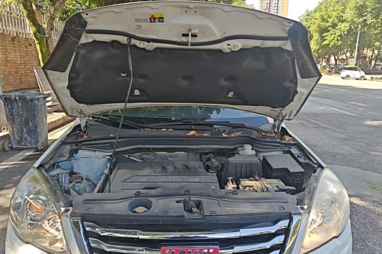 Used Haval H6 2014 Upgraded Model 1.5T Manual Two-Wheel Drive Elite Version Engine Bay