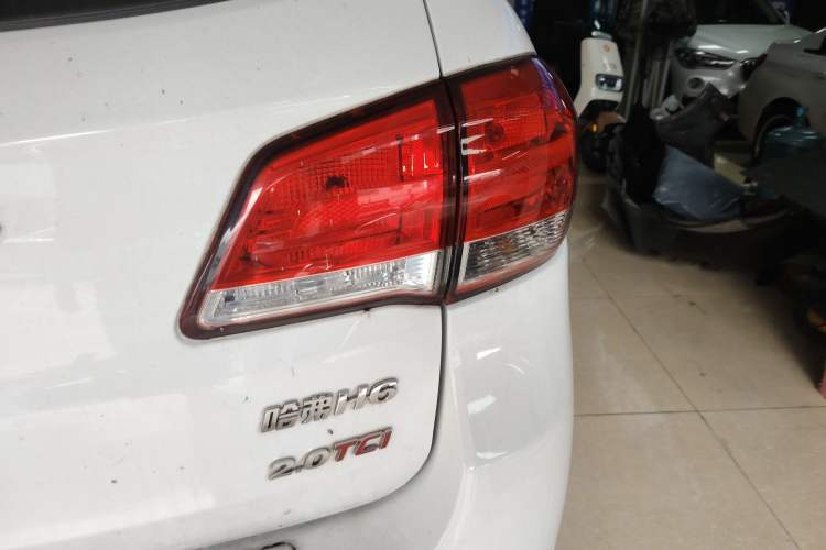 Used Haval H6 2014 Upgraded Model 2.0T Diesel Manual Two-Wheel Drive Elite Version Exterior 6