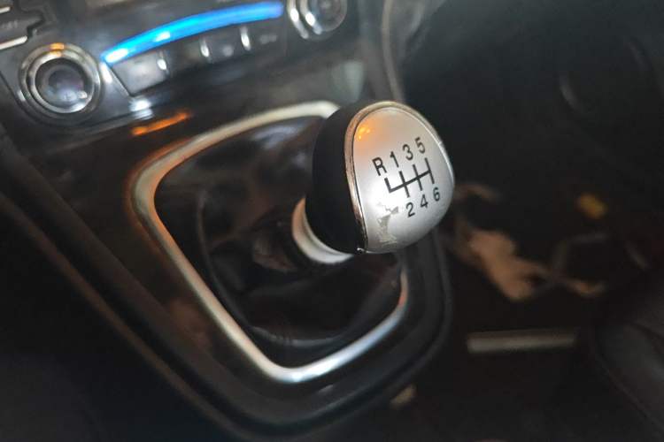 Used Haval H6 2014 Upgraded Model 1.5T Manual Two-Wheel Drive Elite Version Gear Lever