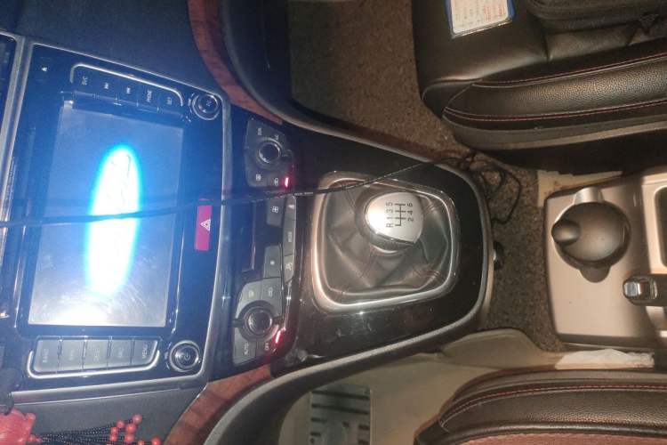 Used Haval H6 2014 Sport Version 1.5T Manual Two-Wheel Drive Elite Edition Gear Lever