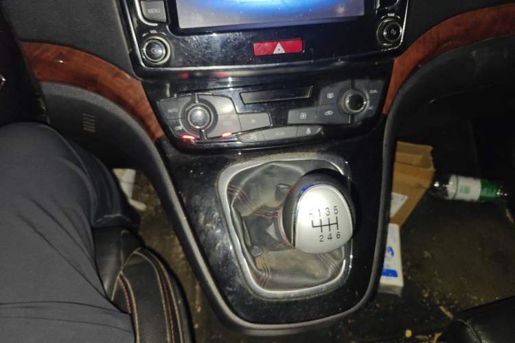 Used Haval H6 2014 Sport Version 1.5T Manual Two-Wheel Drive Elite Edition Gear Lever