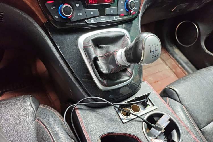 Used Haval H6 2014 Sport Version 1.5T Manual Two-Wheel Drive Elite Edition Gear Lever