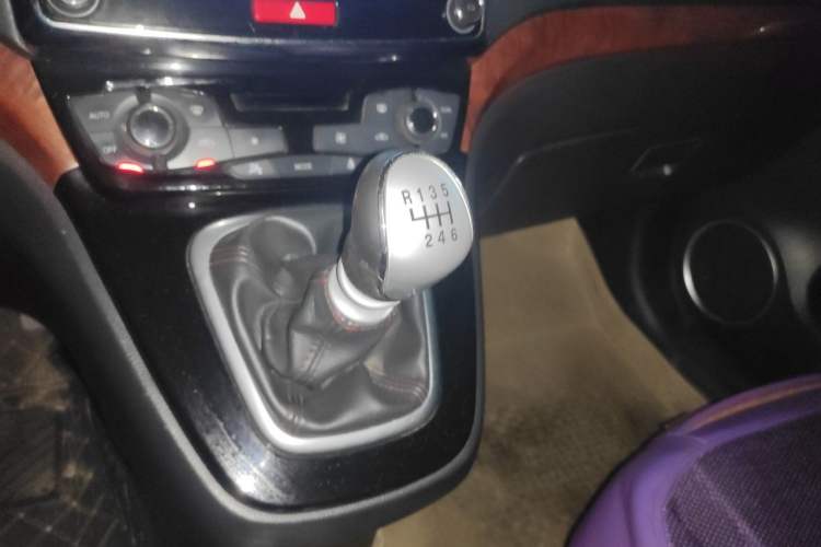 Used Haval H6 2014 Sport Version 1.5T Manual Two-Wheel Drive Elite Edition Gear Lever
