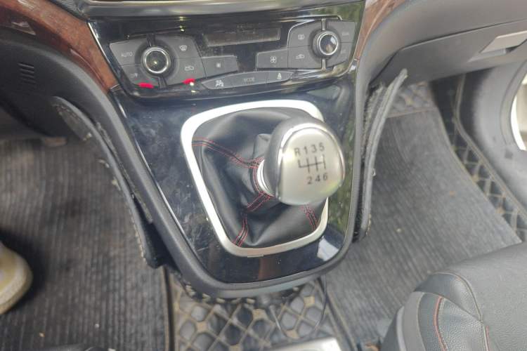 Used Haval H6 2014 Sport Version 1.5T Manual Two-Wheel Drive Elite Edition Gear Lever
