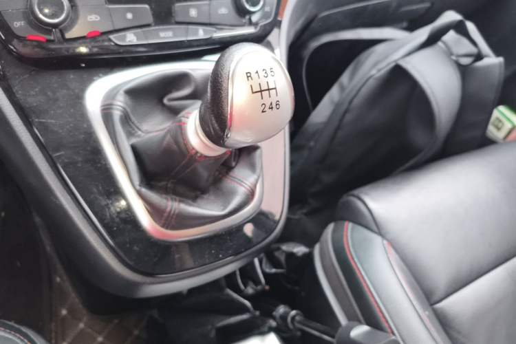 Used Haval H6 2014 Sport Version 1.5T Manual Two-Wheel Drive Elite Edition Gear Lever