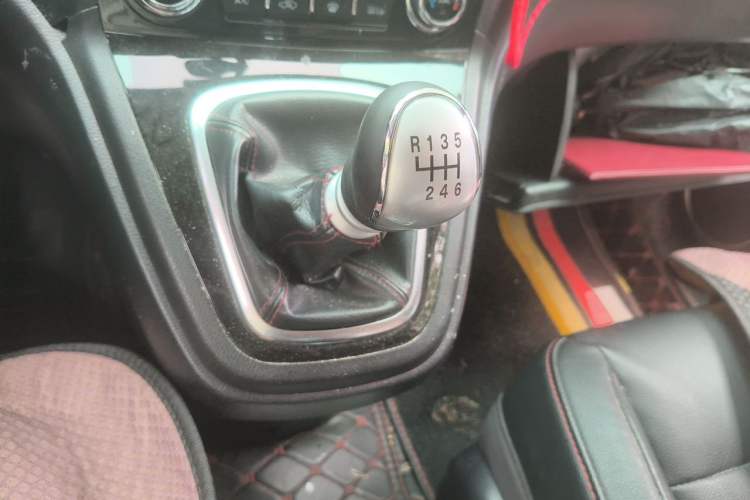 Used Haval H6 2014 Upgraded Model 1.5T Manual Two-Wheel Drive Elite Version Gear Lever
