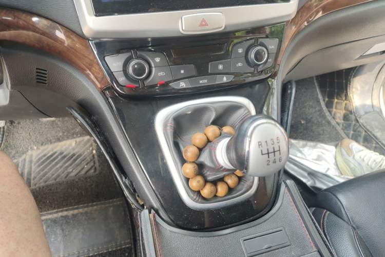 Used Haval H6 2014 Sport Version 1.5T Manual Two-Wheel Drive Elite Edition Gear Lever