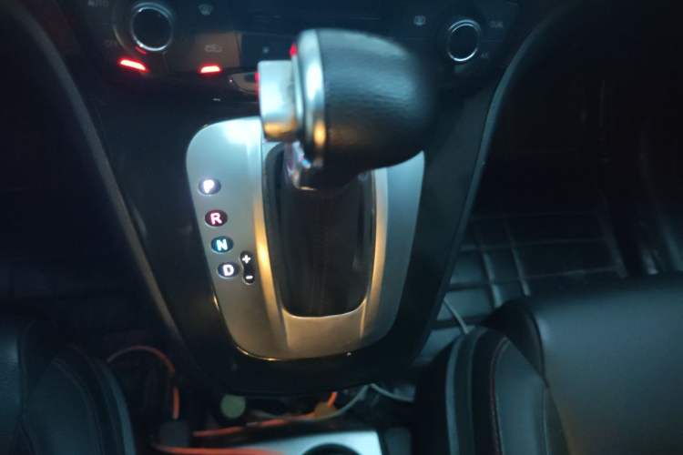 Used Haval H6 2014 Sport Edition 2.4L Automatic Elite Model Gear Lever