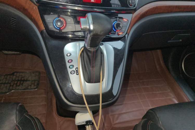 Used Haval H6 2014 Sport Edition 2.4L Automatic Elite Model Gear Lever