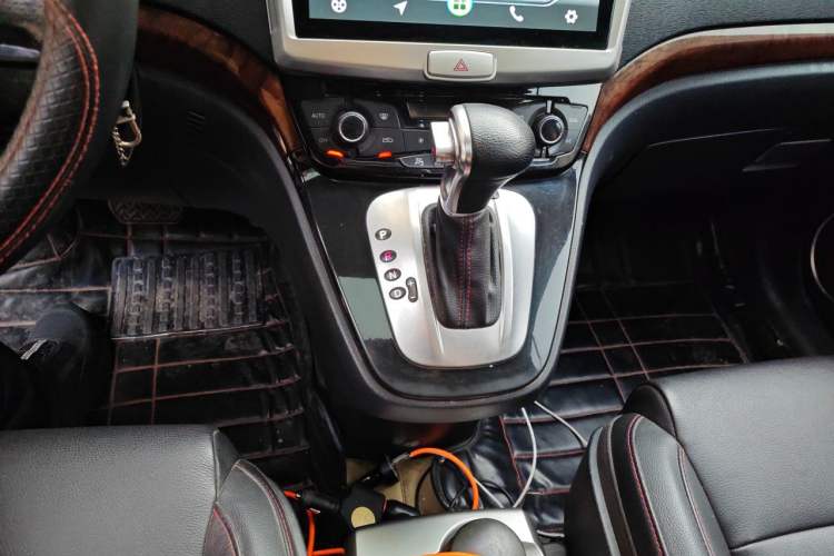 Used Haval H6 2014 Sport Edition 2.4L Automatic Elite Model Gear Lever