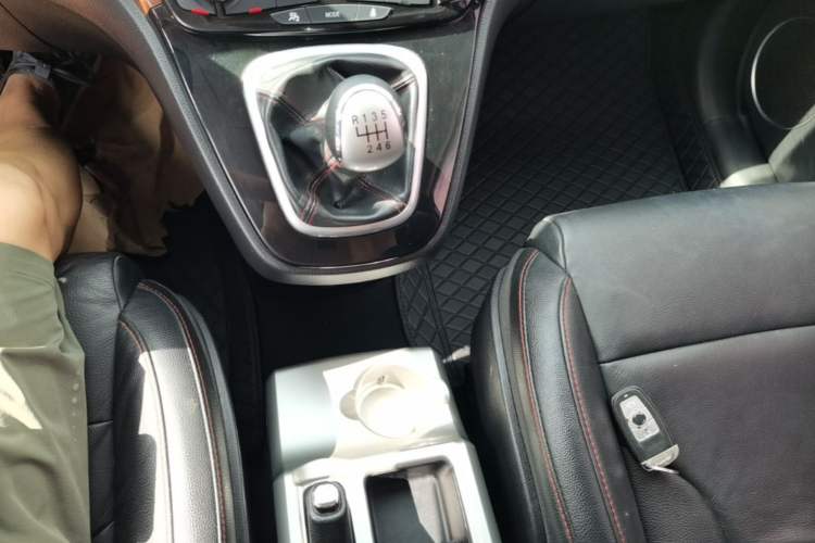 Used Haval H6 2014 Sport Version 1.5T Manual Two-Wheel Drive Elite Edition Gear Lever