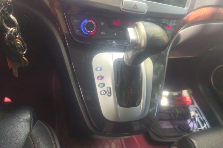 Used Haval H6 2014 Sport Edition 2.4L Automatic Elite Model Gear Lever