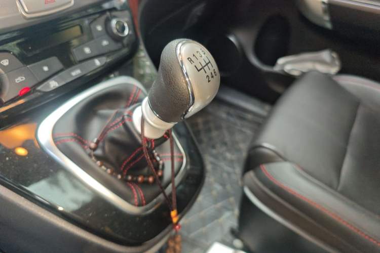 Used Haval H6 2014 Sport Version 1.5T Manual Two-Wheel Drive Elite Edition Gear Lever