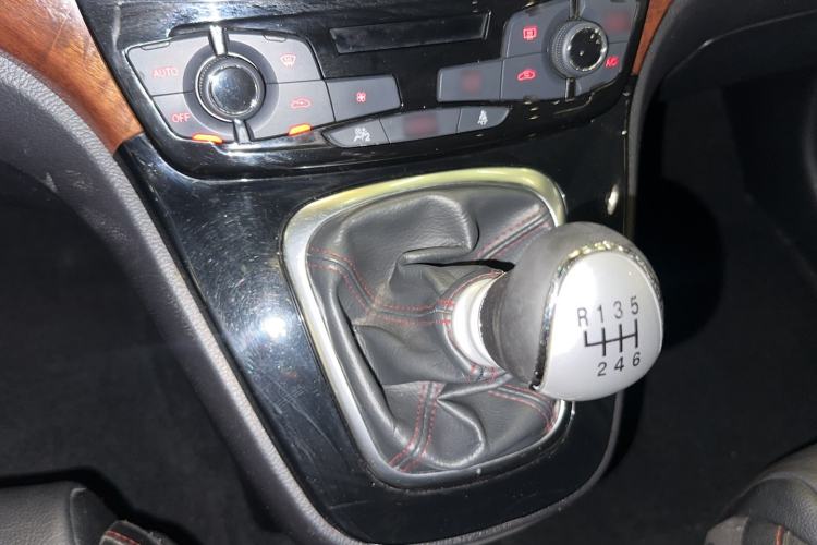 Used Haval H6 2014 Sport Version 1.5T Manual Two-Wheel Drive Elite Edition Gear Lever