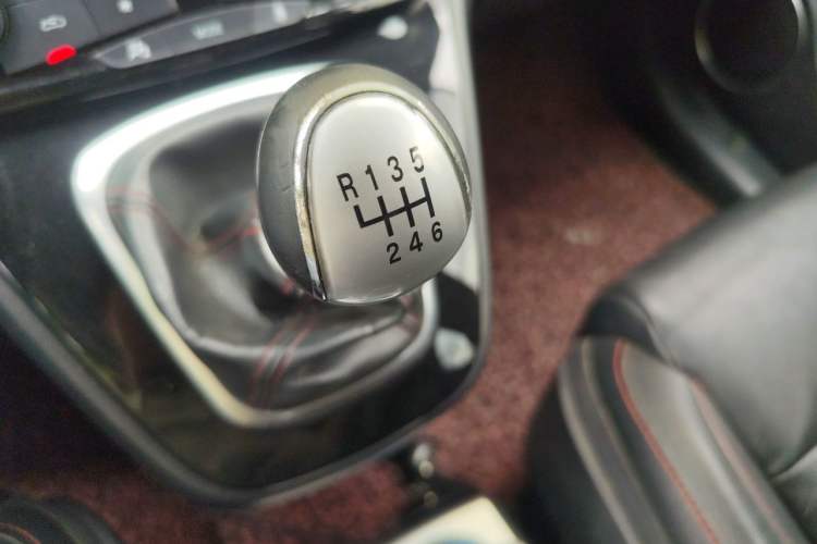 Used Haval H6 2014 Sport Version 1.5T Manual Two-Wheel Drive Elite Edition Gear Lever