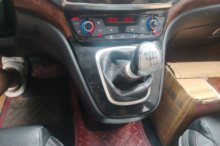 Used Haval H6 2014 Sport Version 1.5T Manual Two-Wheel Drive Elite Edition Gear Lever