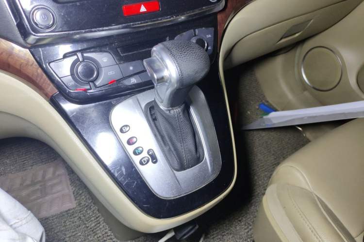 Used Haval H6 2014 Sport Edition 2.4L Automatic Elite Model Gear Lever