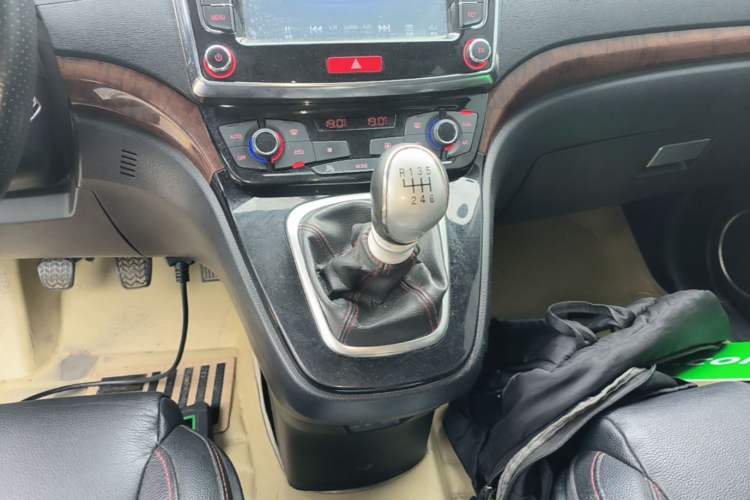 Used Haval H6 2014 Sport Version 1.5T Manual Two-Wheel Drive Elite Edition Gear Lever